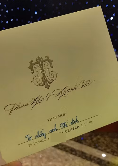 Thiệp cưới hé lộ thời gian, địa điểm tổ chức hôn lễ của vợ chồng Khánh Thi.