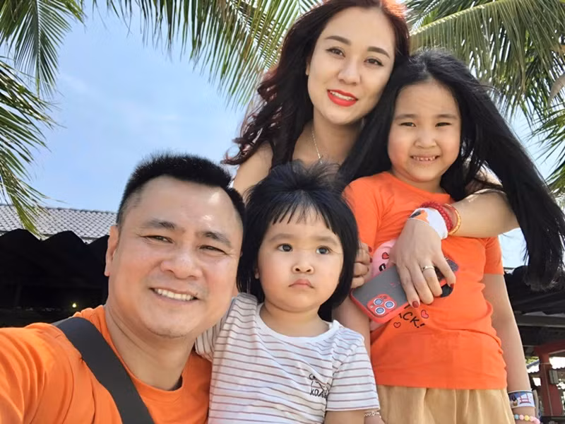 Nữ giảng viên có 3 người con chung với "Táo" Tự Long.