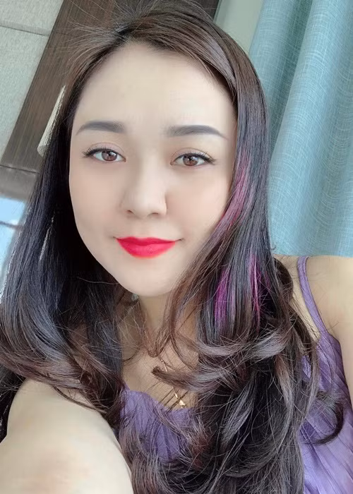 Minh Nguyệt là giảng viên khoa Sân khấu Điện ảnh của trường Đại học Văn hóa Nghệ thuật Quân đội.