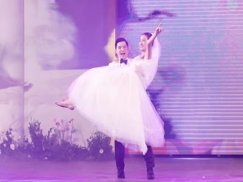 Cuộc sống sau đám cưới của cặp đôi trai tài gái sắc nhận được sự quan tâm của nhiều khán giả. Ảnh: FBNV