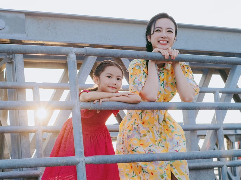 Niềm hạnh phúc của "bà mẹ nhí" còn là nấu những món ăn ngon cho con gái.