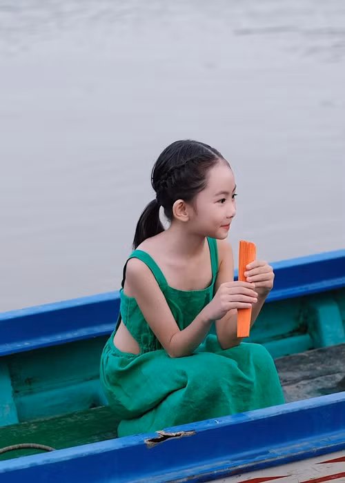 Gần đây, Angela Phương Trinh cùng con gái nuôi quay một số clip Tik Tok.