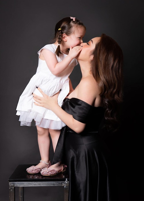 Ngô Phương Lan hạ sinh con gái An Vy vào tháng 2/2019. Ảnh: FBNV