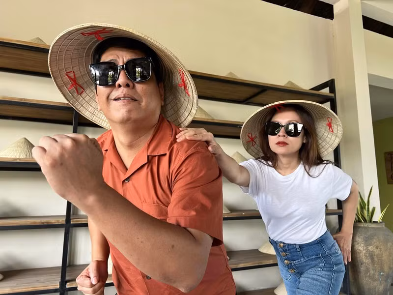 Mới đây, công ty TNHH TP Entertainment của Thanh Thúy - Đức Thịnh bị hãng phim Chánh Phương khởi kiện. Cụ thể, theo Dân Trí, ông Jimmy Nghiêm Phạm - giám đốc Công ty cổ phần Hãng phim Chánh Phương - thông báo Tòa án Nhân dân quận 1 (TPHCM) đã thụ lý vụ kiện tranh chấp hợp đồng góp vốn. Theo nội dung văn bản thụ lý, hãng phim Chánh Phương yêu cầu công ty TP Entertainment thanh toán số tiền hơn 5,9 tỷ. Trong đó, tiền góp vốn còn lại là hơn 4,4 tỷ, tiền lãi vay phát sinh là hơn 585 triệu và một số chi phí khác hơn 840 triệu. Vụ kiện tranh chấp hợp đồng góp vốn liên quan đến bộ phim "Người cần quên phải nhớ".