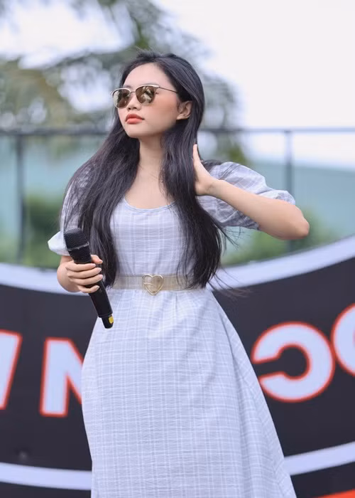 Khi bắt đầu hoạt động độc lập, Phương Mỹ Chi tập trung vun đắp các mối quan hệ trong công việc lẫn đời sống cá nhân. Ảnh: FBNV