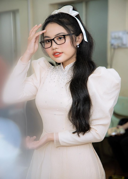 Phương Mỹ Chi ngày càng tự lập, trưởng thành. Năm 2019, giọng ca “Quê em mùa nước lũ” rời công ty của Quang Lê và hoạt động độc lập. Ảnh: FBNV