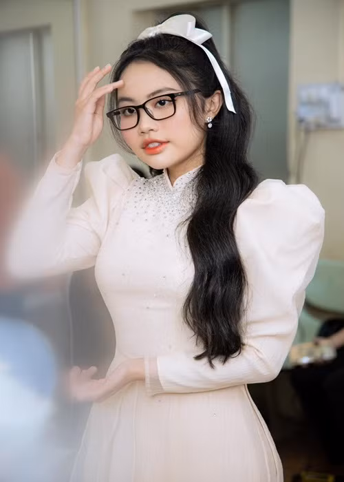 Phương Mỹ Chi ngày càng tự lập, trưởng thành. Năm 2019, giọng ca “Quê em mùa nước lũ” rời công ty của Quang Lê và hoạt động độc lập. Ảnh: FBNV