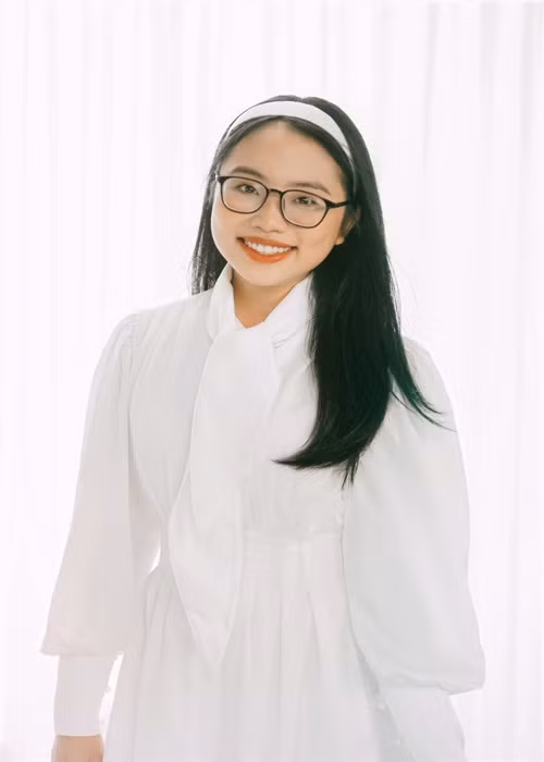 Tuy phía Phương Mỹ Chi phủ nhận được trả cát-sê 6.000 USD cho một show diễn nhưng nhiều người cho rằng nữ ca sĩ có thu nhập không hề nhỏ. Ảnh: Phụ nữ Việt Nam