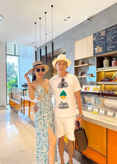 Phương Trinh Jolie từng chia sẻ, vợ chồng cô để tự nhiên từ giữa năm ngoái. “Cả hai đều thích con nít nên không quan trọng chuyện có con trước hay sau hôn nhân, có trước đẻ xong cưới vẫn được", nữ ca sĩ bày tỏ. Ảnh: FBNV