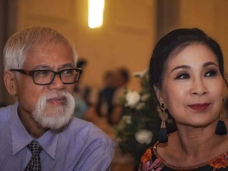 Nghệ sĩ Kim Xuân kết hôn năm 1980. Theo Mốt và cuộc sống, năm 1976, nữ nghệ sĩ học chung lớp kịch nghệ ở trường Sân khấu Điện ảnh với ông xã tên Huy, lúc đó là công nhân viên của Sở Tài nguyên môi trường. Ảnh: FBNV