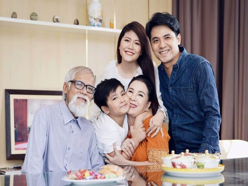 Theo An ninh thủ đô, bà Hà Phương của “Hạnh phúc máu” thú nhận, hôn nhân của bà cũng có lúc sóng gió. Tuy nhiên, vào những thời điểm khó khăn nhất, bà luôn nghĩ điều gì đã đưa cả hai đến bên và gắn bó với nhau. Ảnh: FBNV