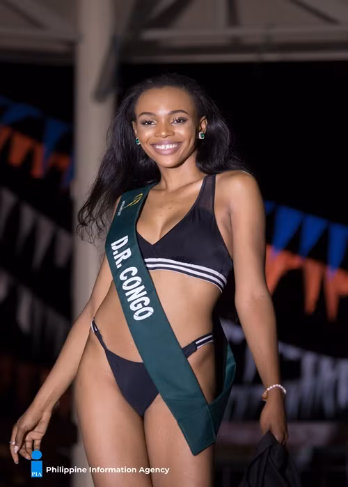 Thí sinh đến từ Cộng hòa Dân chủ Congo nhận huy chương đồng. Ảnh: Philippine Information Agency