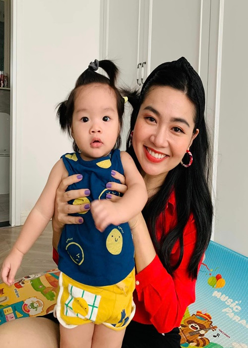 Con trai thứ hai của Lê Khánh càng lớn càng kháu khỉnh.