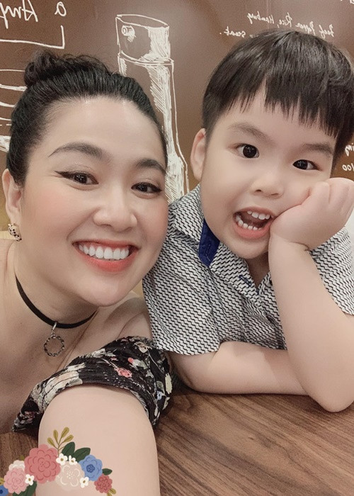 Bé Tuấn Khang là con trai đầu lòng của Lê Khánh - Tuấn Khải. Cậu nhóc chào đời vào tháng 10/2018.