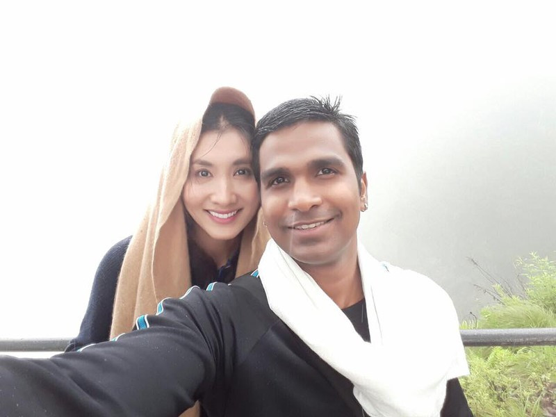 Cũng theo Nguyệt Ánh, vợ chồng cô không giấu nhau bất kì chuyện gì, có thể nói chuyện mãi không chán. Nữ diễn viên còn kể, ông xã thích đưa đón cô đi làm mà không quản đường xa. Ảnh: Lao động