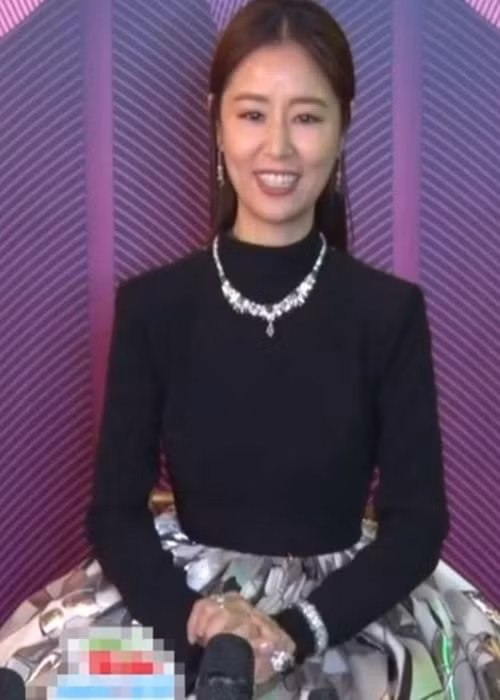 Nữ diễn viên 46 tuổi lộ rõ dấu hiệu tuổi tác. Ảnh: Dân Trí