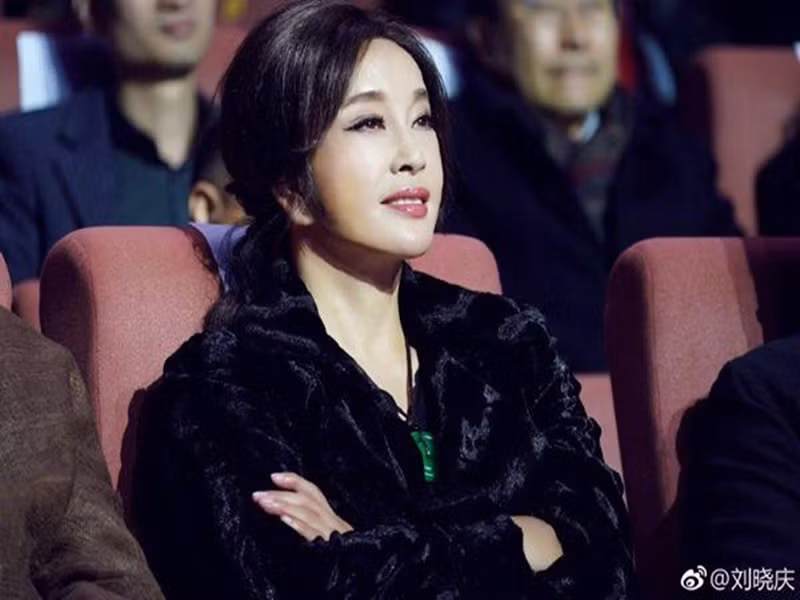 Những bức ảnh đã qua chỉnh sửa của Lưu Hiểu Khánh cho thấy nhan sắc không tuổi của cô nhưng ảnh gốc lại không được như vậy. Ảnh: Sức khỏe và đời sống