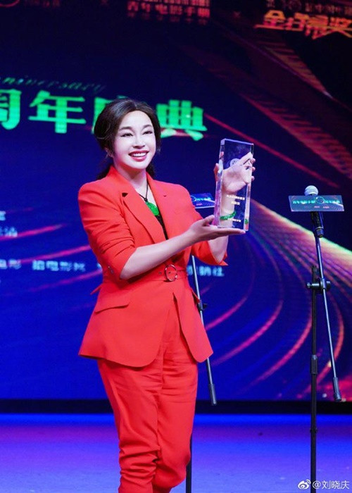 Những nếp nhăn không còn hiện rõ trên gương mặt của Lưu Hiểu Khánh qua ảnh được chỉnh sửa. Ảnh: Sức khỏe và đời sống