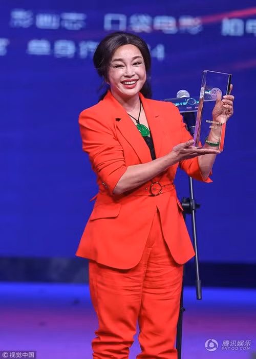 Lưu Hiểu Khánh cũng để lộ dung nhan già nua qua ảnh không có photoshop. Ảnh: Sức khỏe và đời sống