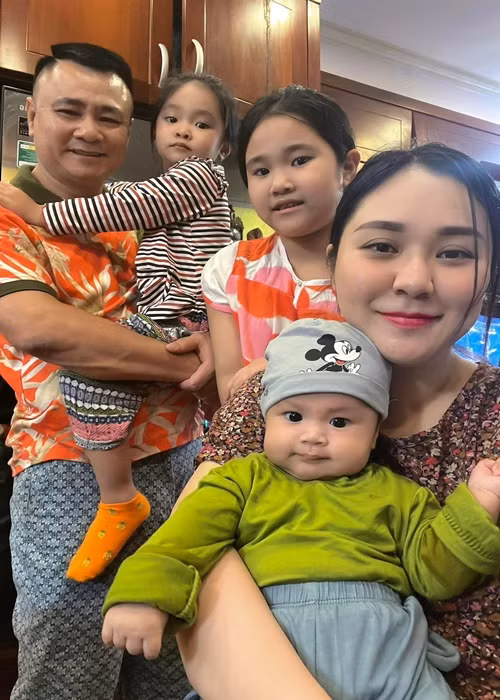 Sau 7 năm tái hôn, Tự Long có cuộc sống vô cùng viên mãn.