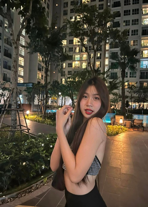 Vy Uyên được nhiều người khuyên nên đi thi nhan sắc khi đủ tuổi.