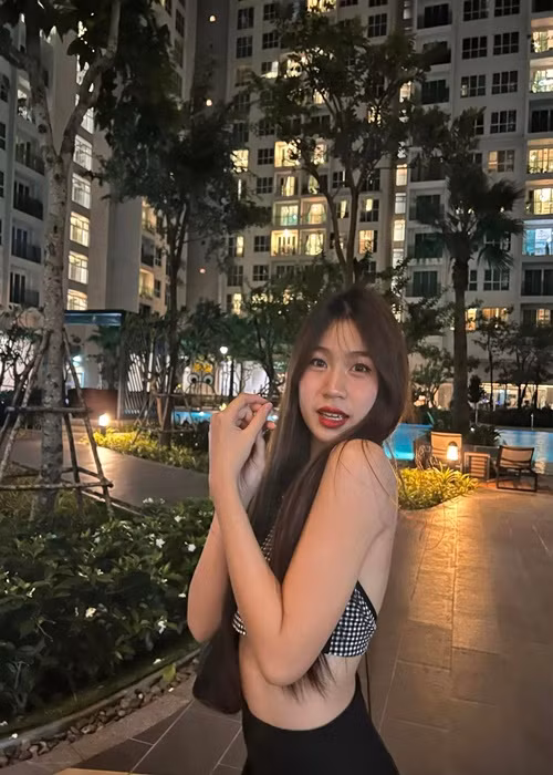 Vy Uyên được nhiều người khuyên nên đi thi nhan sắc khi đủ tuổi.