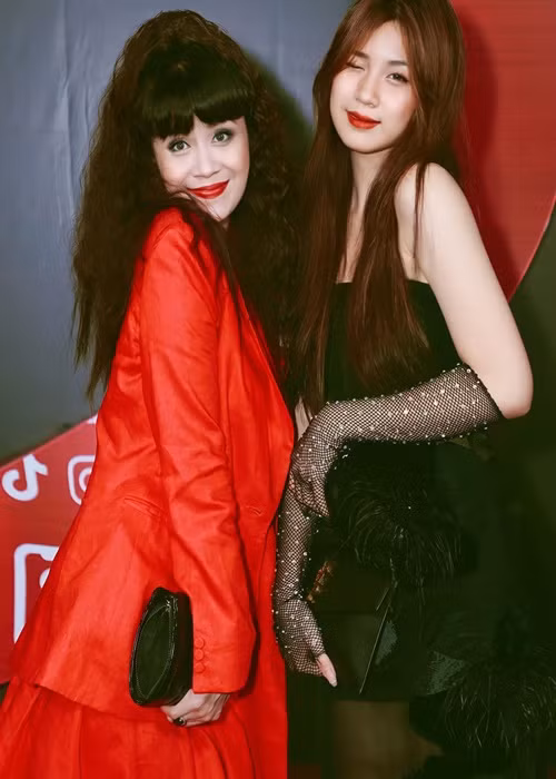 Con gai 17 tuoi xinh nhu hot girl cua Luu Thien Huong