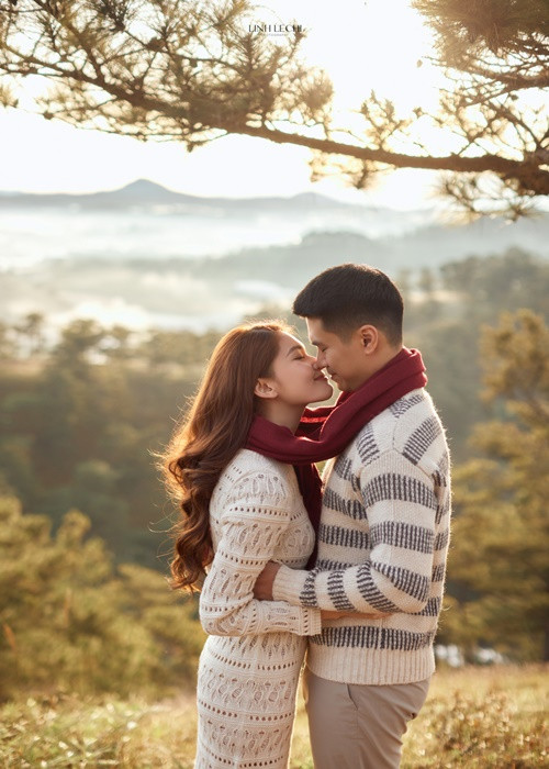 Vào cuối năm 2017, Á hậu 2 cuộc thi Hoa hậu Việt Nam 2016 quen biết bạn trai hiện tại.