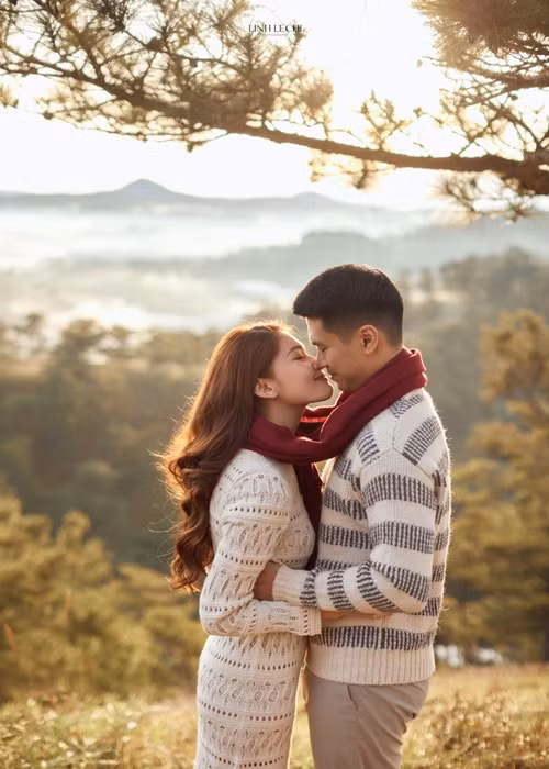 Vào cuối năm 2017, Á hậu 2 cuộc thi Hoa hậu Việt Nam 2016 quen biết bạn trai hiện tại.