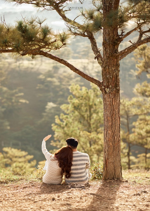 Tháng 3 mỗi năm, nàng á hậu thường đăng ảnh bên người yêu để kỷ niệm ngày hẹn hò.