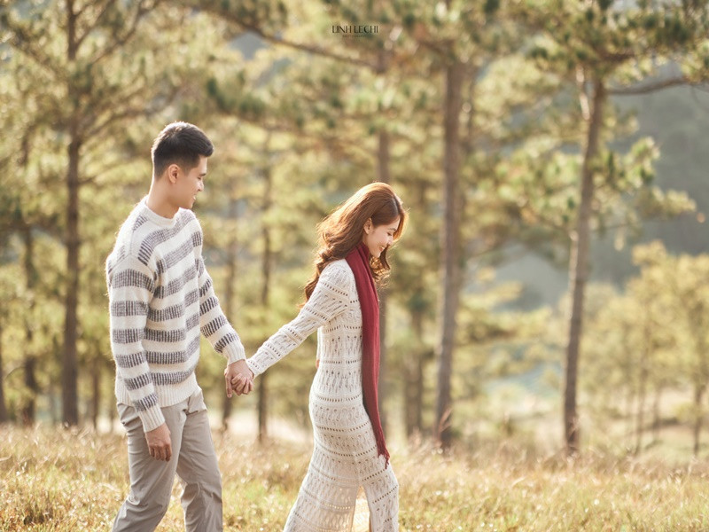 Thùy Dung chia sẻ trên VTC, bố mẹ cô còn quan tâm, lo lắng cho con rể tương lai hơn con gái vì thấy anh hiền lành, chân chất.