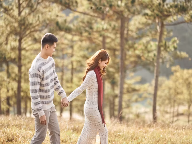 Thùy Dung chia sẻ trên VTC, bố mẹ cô còn quan tâm, lo lắng cho con rể tương lai hơn con gái vì thấy anh hiền lành, chân chất.