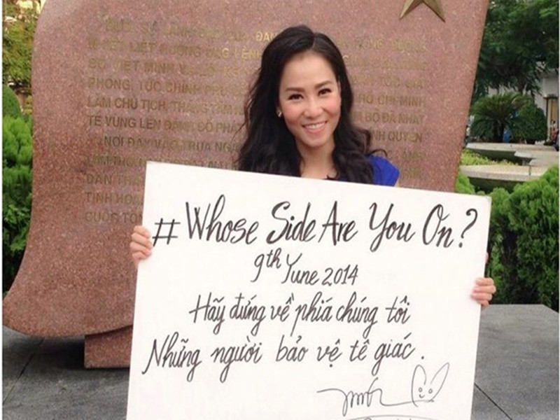 Trên Zing, nữ ca sĩ cho biết, clip quay vào năm 2011, khi cô “chỉ quan tâm và có sự hiểu biết hạn hẹp trong phạm vi chuyên môn ca hát của bản thân, nhưng nay đã trưởng thành và nhận thức được điều gì đúng sai”. Ảnh: Zing