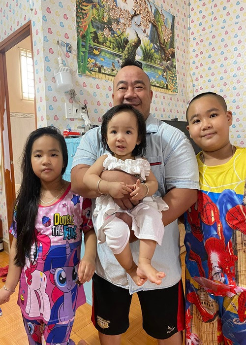 Vợ chồng Hiếu Hiền có 3 người con chung sau 12 năm kết hôn. Ảnh: FBNV