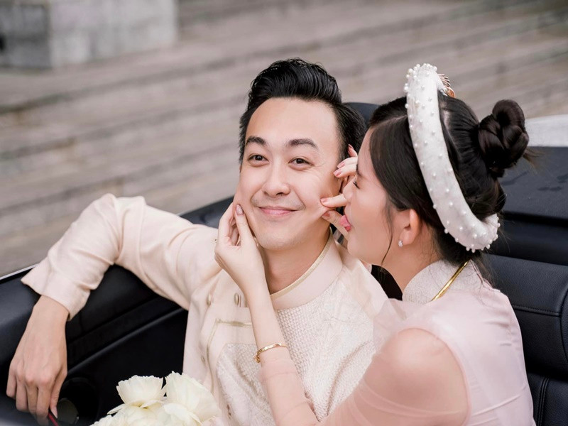 Tô Ny đăng tải khoảnh khắc hài hước của Ngân Anh kèm bình luận: "Vợ tôi - Lê Âu Ngân Anh có nhiều năng lực, nổi bật nhất là tấu hài". Ảnh: FBNV