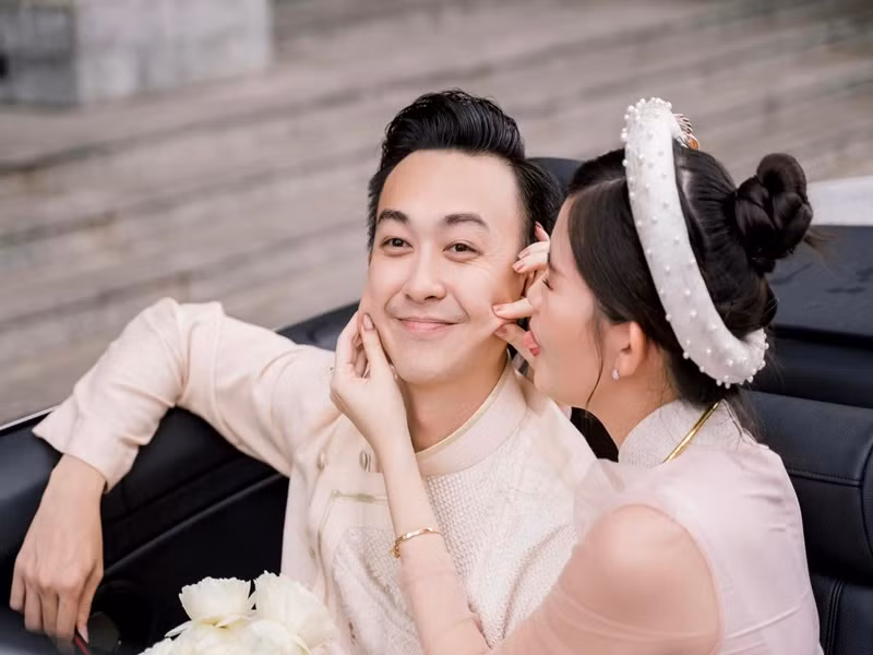 Tô Ny đăng tải khoảnh khắc hài hước của Ngân Anh kèm bình luận: "Vợ tôi - Lê Âu Ngân Anh có nhiều năng lực, nổi bật nhất là tấu hài". Ảnh: FBNV