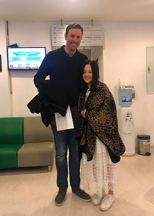 David Duffy là người gốc Anh, sinh ra tại Australia. Anh gặp Lan Phương khi cô ra Hà Nội đóng phim.