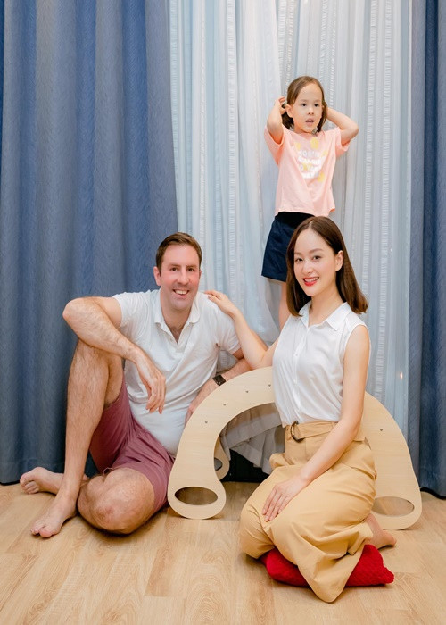 Nữ diễn viên phim “Thương ngày nắng về” tiết lộ, chồng thuyết phục cô làm đám cưới nhưng bản thân Lan Phương thấy điều đó không cần thiết và cảm thấy điều quan trọng nhất là sống với nhau hạnh phúc.