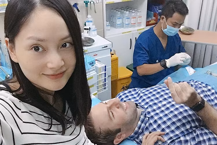 Ngay từ lần đầu gặp gỡ, Lan Phương bị ấn tượng bởi chiều cao 2m của David. Còn David lại thích thú khi được trò chuyện với một cô gái hoạt ngôn, xinh đẹp như Lan Phương.