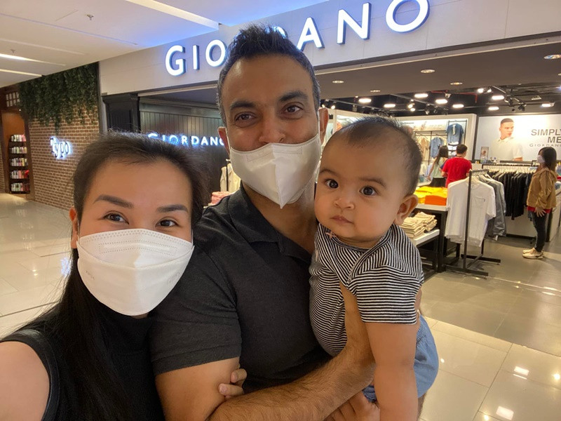 Sau khi sinh, Võ Hạ Trâm bị trầm cảm nhẹ. Trong thời gian khó khăn này, cô luôn có chồng động viên. “Mình nạt con tới lần thứ 2 thì chồng rất xót con, anh nói mình suy nghĩ lại hành động và mình bắt đầu thấm, khóc quá trời rồi nói xin lỗi”, nữ ca sĩ kể lại.