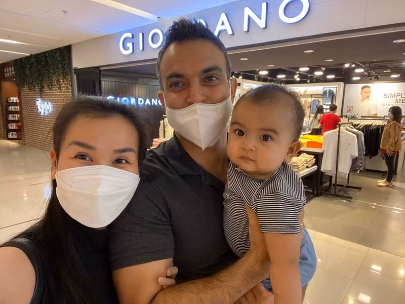 Sau khi sinh, Võ Hạ Trâm bị trầm cảm nhẹ. Trong thời gian khó khăn này, cô luôn có chồng động viên. “Mình nạt con tới lần thứ 2 thì chồng rất xót con, anh nói mình suy nghĩ lại hành động và mình bắt đầu thấm, khóc quá trời rồi nói xin lỗi”, nữ ca sĩ kể lại.