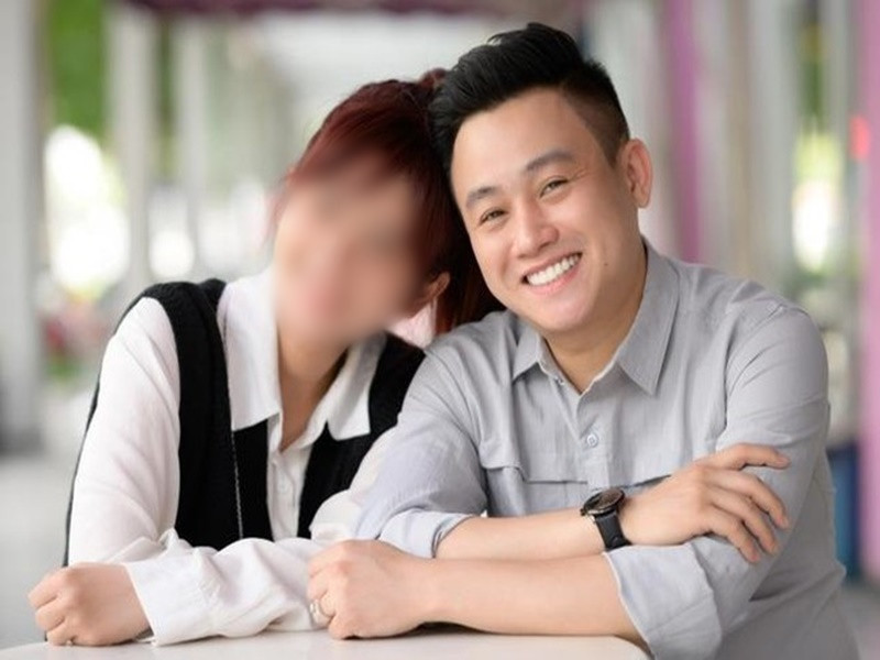 Hữu Tín hẹn hò nữ diễn viên T.A. Năm 2021, diễn viên hài lần đầu công khai bạn gái trên chương trình Tâm đầu ý hợp. Hữu Tín cho hay, anh quen bạn gái khi cả hai cùng hoạt động tại sân khấu kịch Hồng Vân. Ảnh: Tiền Phong