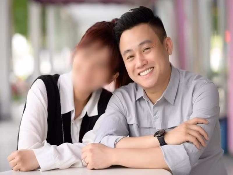 Hữu Tín hẹn hò nữ diễn viên T.A. Năm 2021, diễn viên hài lần đầu công khai bạn gái trên chương trình Tâm đầu ý hợp. Hữu Tín cho hay, anh quen bạn gái khi cả hai cùng hoạt động tại sân khấu kịch Hồng Vân. Ảnh: Tiền Phong