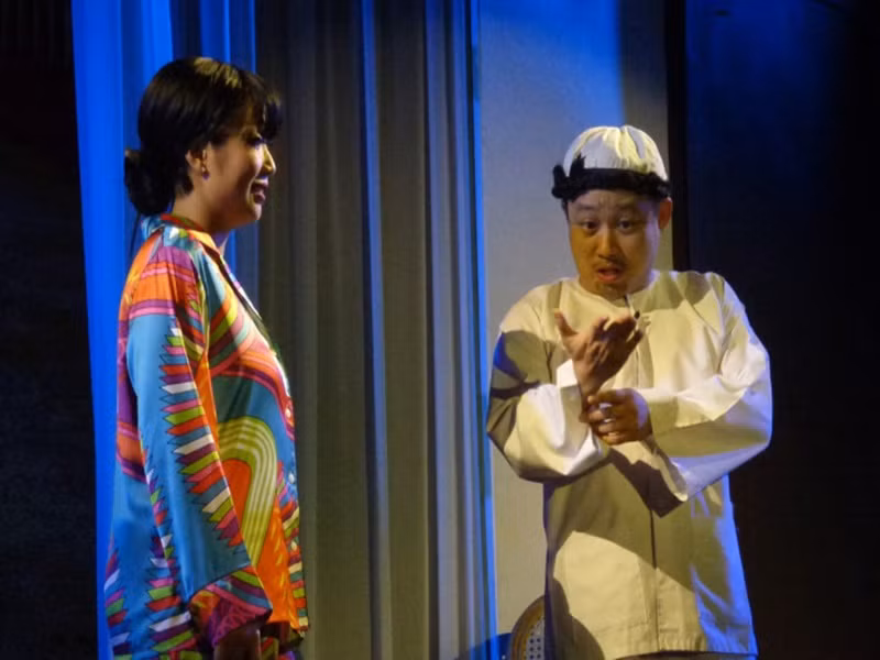 Hữu Tín sinh năm 1987. Sau khi tốt nghiệp THPT năm 2005, anh thi vào trường Sân khấu Điện ảnh. Năm 2009, Hữu Tín được nghệ sĩ Hồng Vân nhận vào sân khấu kịch Hồng Vân. Ảnh: Giao thông