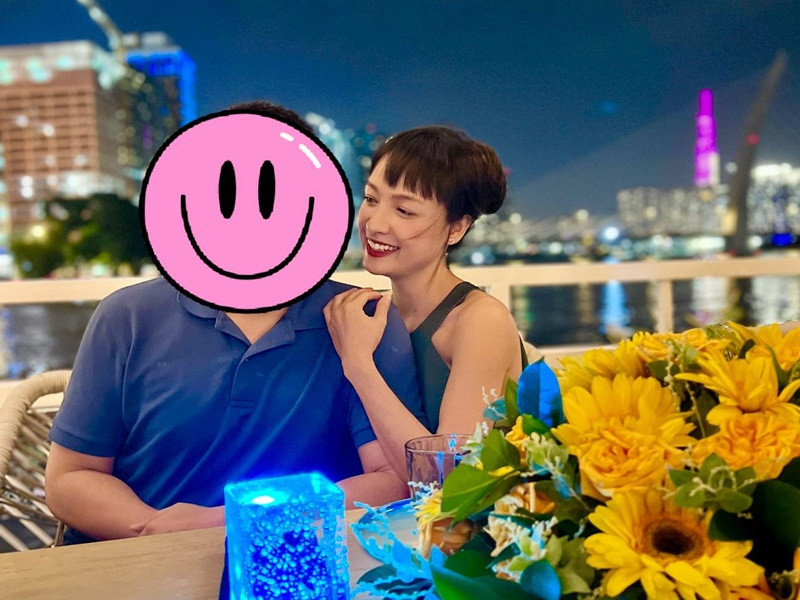 Nữ diễn viên phim "Cổng mặt trời" không ít lần khoe được chồng chiều chuộng. Cách đây không lâu, khi thấy Lê Bê La bực bội vì bị mất trang cá nhân, chồng cô đã dành thời gian đưa vợ đi làm đẹp.