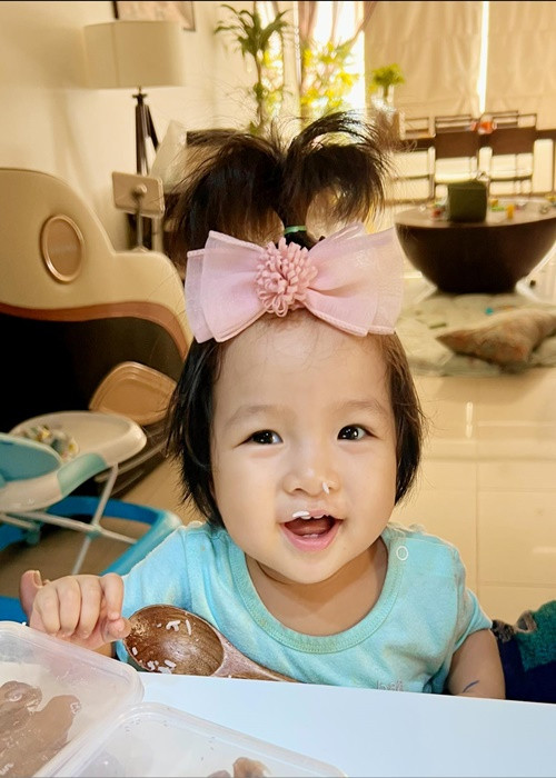 Lê Bê La thường xuyên đăng tải những khoảnh khắc dễ thương của con gái.