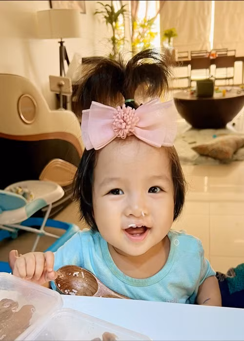 Lê Bê La thường xuyên đăng tải những khoảnh khắc dễ thương của con gái.