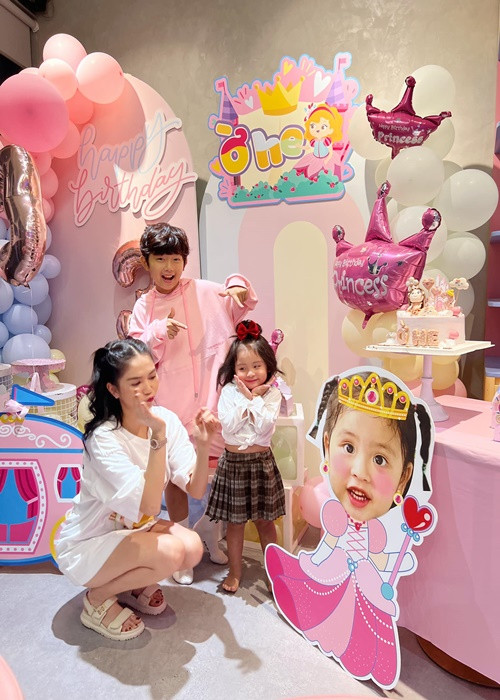 Mới đây, Ngọc Trinh khoe cháu gái 3 tuổi tên He.