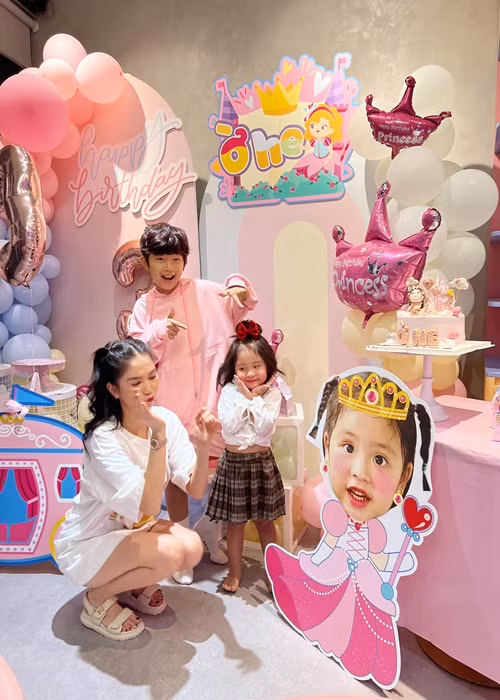 Mới đây, Ngọc Trinh khoe cháu gái 3 tuổi tên He.