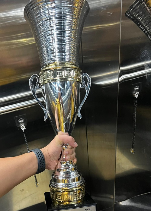 Mới đây, Hồng Đăng chia sẻ, anh vui không thể tả được khi giành chiến thắng môn golf trong một giải đấu.